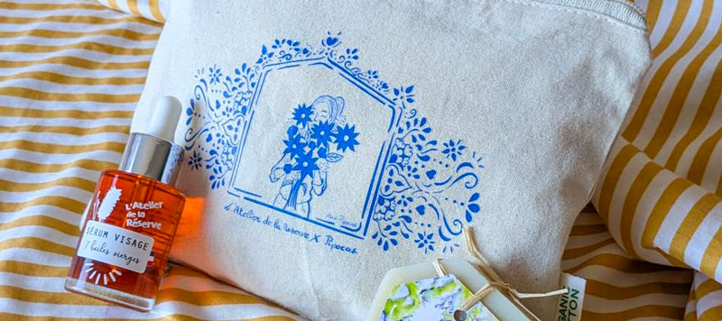 Pochette illustrée pour la cosmétique